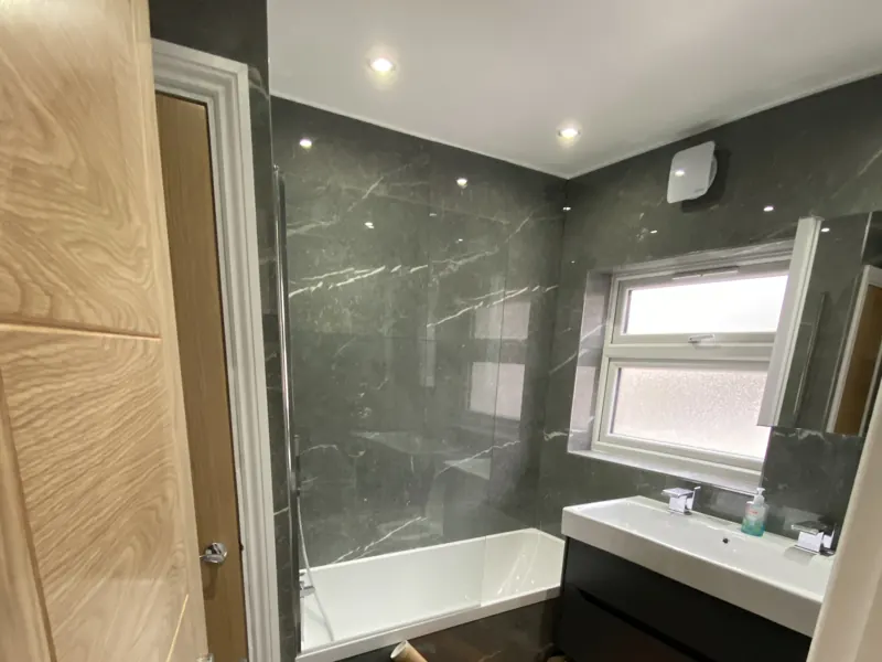 Bathroom in dark marble-effect tiles