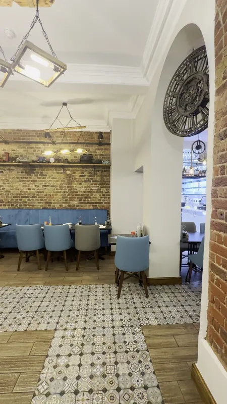 Dining room, arch and clock