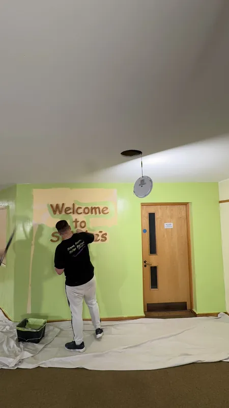 Cutting in around the lettering
