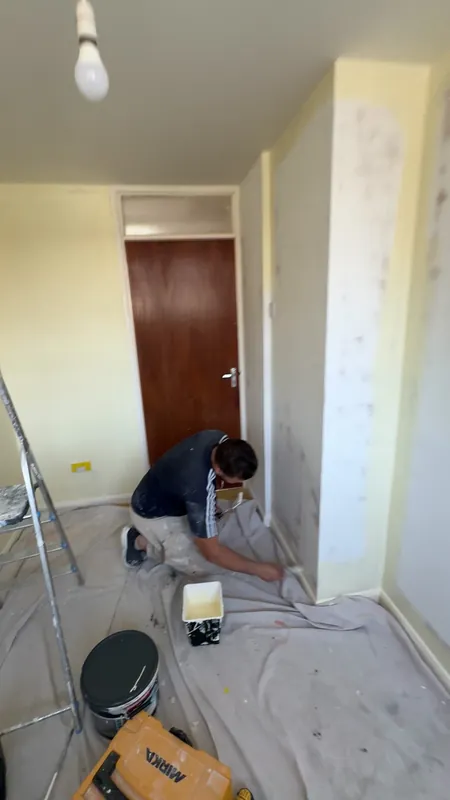 Cutting in along the skirtings